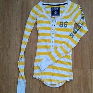 V.S. PINK size small L/S 7button henley